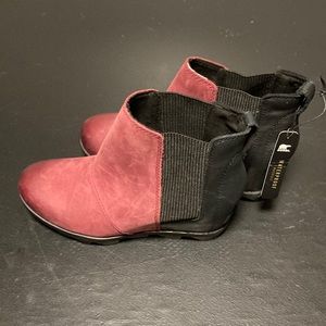 NWT Sorel boots 8 .